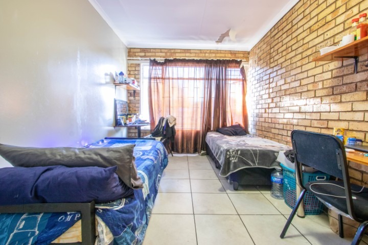 To Let 11 Bedroom Property for Rent in Die Bult North West